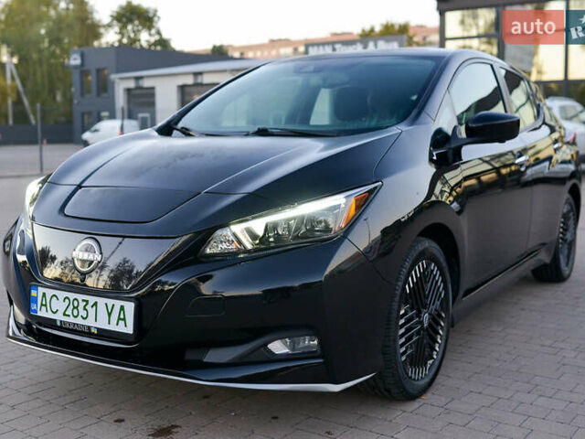 Черный Ниссан Лиф, объемом двигателя 0 л и пробегом 28 тыс. км за 21000 $, фото 2 на Automoto.ua