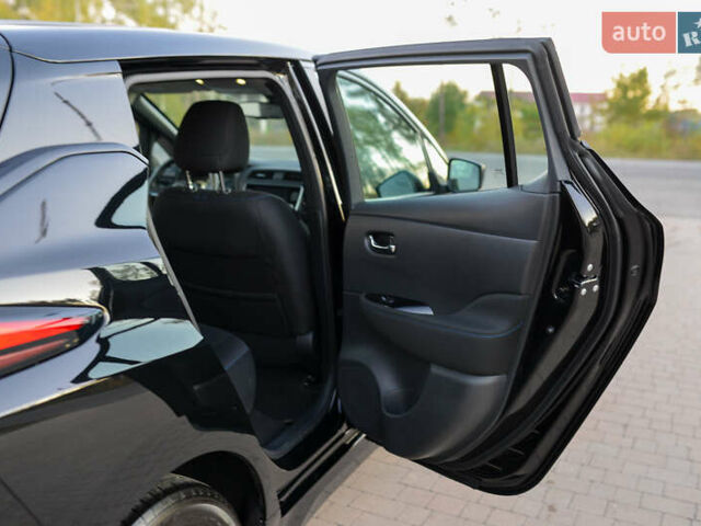 Черный Ниссан Лиф, объемом двигателя 0 л и пробегом 28 тыс. км за 21000 $, фото 44 на Automoto.ua