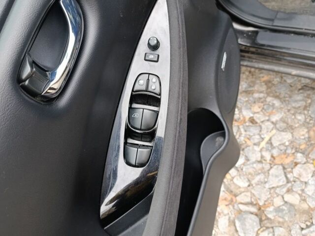 Черный Ниссан Лиф, объемом двигателя 0 л и пробегом 85 тыс. км за 8800 $, фото 2 на Automoto.ua