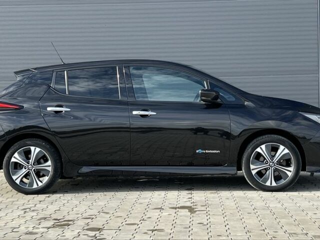 Черный Ниссан Лиф, объемом двигателя 0 л и пробегом 82 тыс. км за 16800 $, фото 5 на Automoto.ua