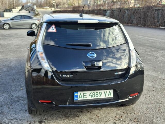 Черный Ниссан Лиф, объемом двигателя 0 л и пробегом 156 тыс. км за 8000 $, фото 7 на Automoto.ua