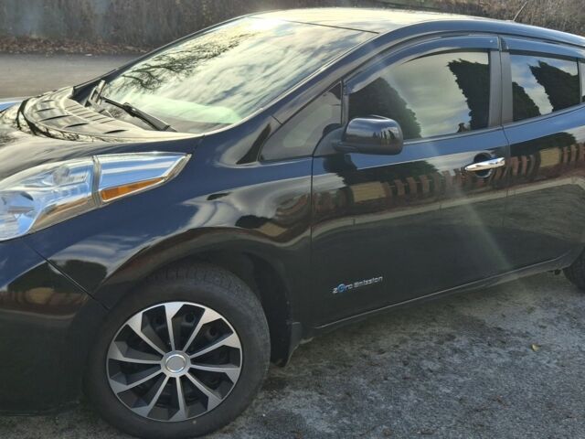 Черный Ниссан Лиф, объемом двигателя 0 л и пробегом 156 тыс. км за 8000 $, фото 5 на Automoto.ua