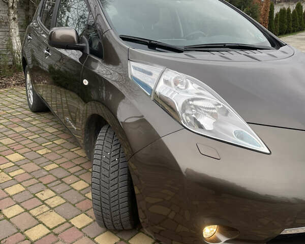 Коричневый Ниссан Лиф, объемом двигателя 0 л и пробегом 141 тыс. км за 9200 $, фото 3 на Automoto.ua