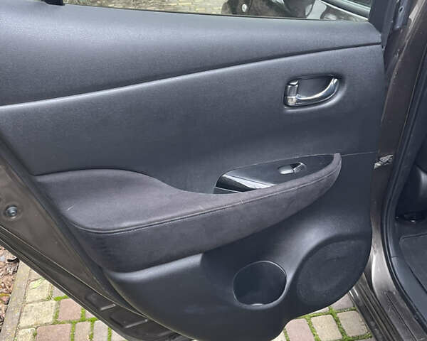 Коричневый Ниссан Лиф, объемом двигателя 0 л и пробегом 141 тыс. км за 9200 $, фото 23 на Automoto.ua