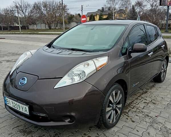 Коричневый Ниссан Лиф, объемом двигателя 0 л и пробегом 123 тыс. км за 6800 $, фото 1 на Automoto.ua