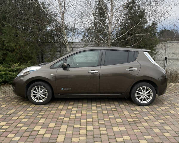 Коричневый Ниссан Лиф, объемом двигателя 0 л и пробегом 141 тыс. км за 9200 $, фото 5 на Automoto.ua