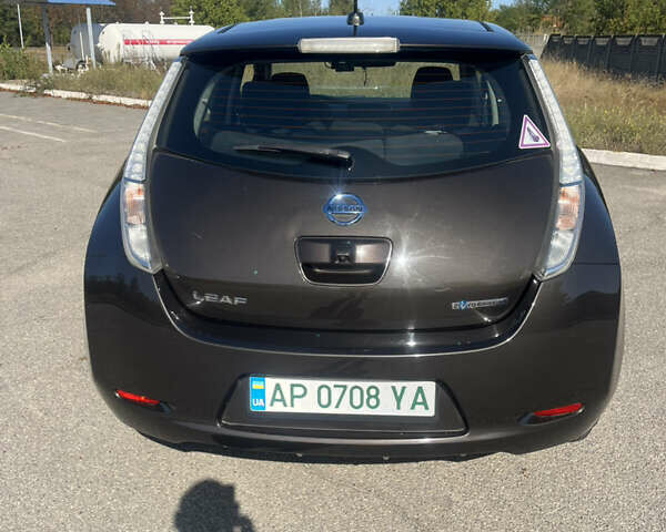 Коричневый Ниссан Лиф, объемом двигателя 0 л и пробегом 72 тыс. км за 9300 $, фото 4 на Automoto.ua