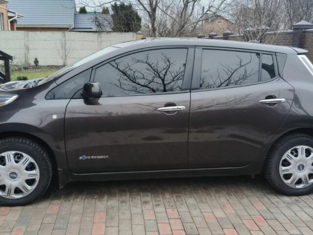 Коричневый Ниссан Лиф, объемом двигателя 0 л и пробегом 132 тыс. км за 8000 $, фото 7 на Automoto.ua