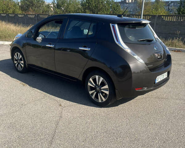 Коричневый Ниссан Лиф, объемом двигателя 0 л и пробегом 72 тыс. км за 9300 $, фото 3 на Automoto.ua