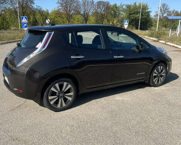 Коричневый Ниссан Лиф, объемом двигателя 0 л и пробегом 72 тыс. км за 9300 $, фото 5 на Automoto.ua