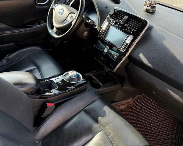 Коричневый Ниссан Лиф, объемом двигателя 0 л и пробегом 102 тыс. км за 8000 $, фото 6 на Automoto.ua