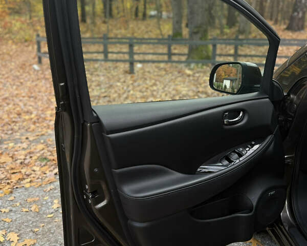 Коричневый Ниссан Лиф, объемом двигателя 0 л и пробегом 99 тыс. км за 8499 $, фото 8 на Automoto.ua