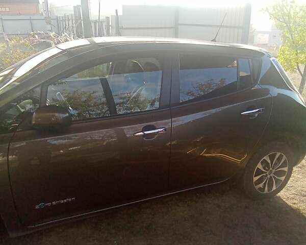 Коричневый Ниссан Лиф, объемом двигателя 0 л и пробегом 173 тыс. км за 7600 $, фото 4 на Automoto.ua