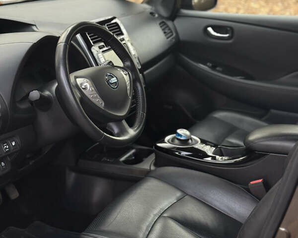 Коричневый Ниссан Лиф, объемом двигателя 0 л и пробегом 99 тыс. км за 8499 $, фото 20 на Automoto.ua