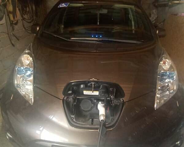 Коричневый Ниссан Лиф, объемом двигателя 0 л и пробегом 173 тыс. км за 7600 $, фото 6 на Automoto.ua