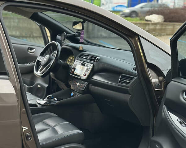 Коричневый Ниссан Лиф, объемом двигателя 0 л и пробегом 131 тыс. км за 12499 $, фото 27 на Automoto.ua