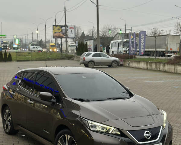 Коричневый Ниссан Лиф, объемом двигателя 0 л и пробегом 131 тыс. км за 12499 $, фото 1 на Automoto.ua