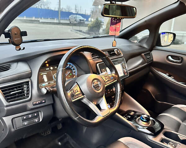 Коричневый Ниссан Лиф, объемом двигателя 0 л и пробегом 131 тыс. км за 12499 $, фото 19 на Automoto.ua