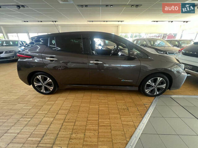 Коричневый Ниссан Лиф, объемом двигателя 0 л и пробегом 53 тыс. км за 14000 $, фото 1 на Automoto.ua