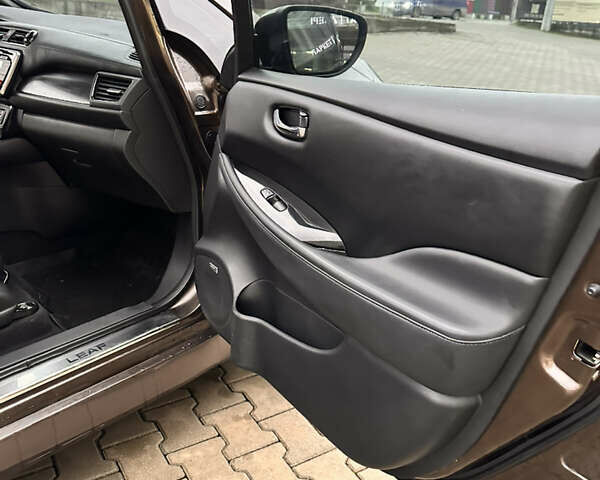 Коричневый Ниссан Лиф, объемом двигателя 0 л и пробегом 131 тыс. км за 12499 $, фото 26 на Automoto.ua