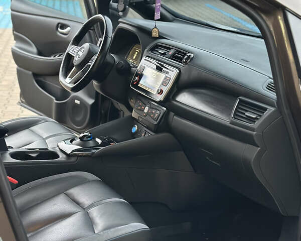 Коричневый Ниссан Лиф, объемом двигателя 0 л и пробегом 131 тыс. км за 12499 $, фото 28 на Automoto.ua