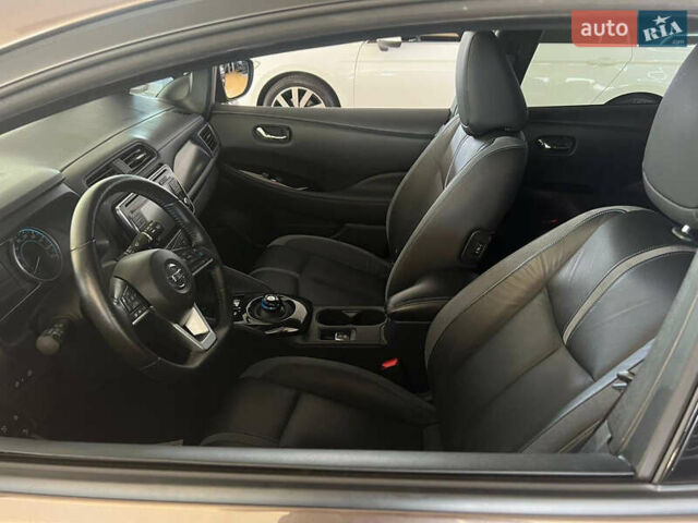 Коричневый Ниссан Лиф, объемом двигателя 0 л и пробегом 53 тыс. км за 14000 $, фото 2 на Automoto.ua