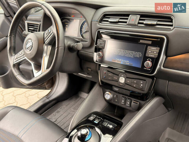 Коричневий Ніссан Ліф, об'ємом двигуна 0 л та пробігом 98 тис. км за 12500 $, фото 24 на Automoto.ua