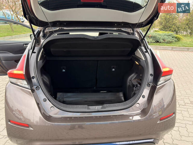 Коричневий Ніссан Ліф, об'ємом двигуна 0 л та пробігом 98 тис. км за 12500 $, фото 19 на Automoto.ua