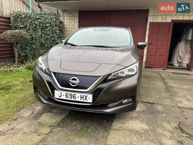 Коричневий Ніссан Ліф, об'ємом двигуна 0 л та пробігом 63 тис. км за 16892 $, фото 2 на Automoto.ua