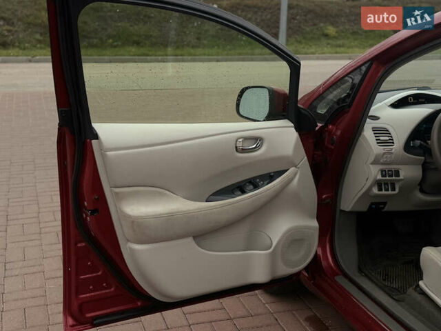 Красный Ниссан Лиф, объемом двигателя 0 л и пробегом 141 тыс. км за 4800 $, фото 22 на Automoto.ua