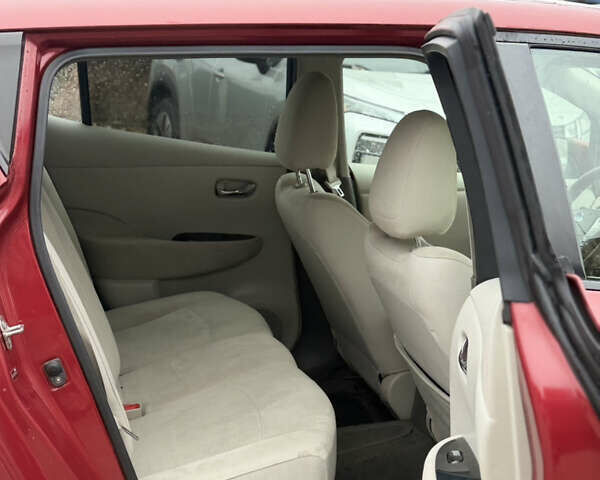 Красный Ниссан Лиф, объемом двигателя 0 л и пробегом 141 тыс. км за 4800 $, фото 34 на Automoto.ua