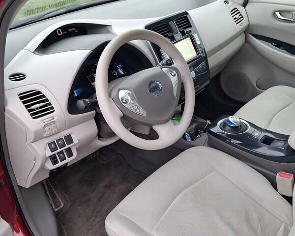 Красный Ниссан Лиф, объемом двигателя 0 л и пробегом 111 тыс. км за 4900 $, фото 7 на Automoto.ua