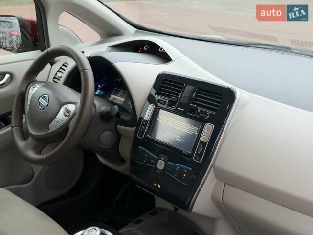 Красный Ниссан Лиф, объемом двигателя 0 л и пробегом 141 тыс. км за 4800 $, фото 24 на Automoto.ua