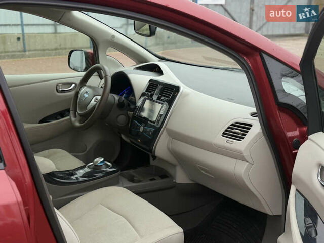 Красный Ниссан Лиф, объемом двигателя 0 л и пробегом 141 тыс. км за 4800 $, фото 25 на Automoto.ua