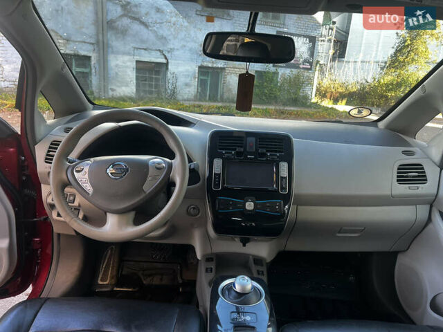 Красный Ниссан Лиф, объемом двигателя 0 л и пробегом 132 тыс. км за 4299 $, фото 9 на Automoto.ua