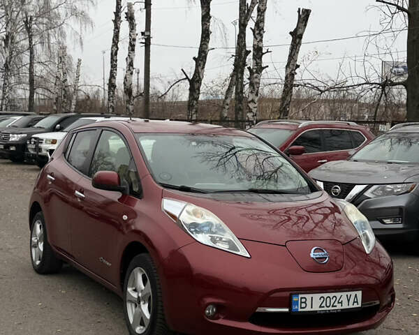 Красный Ниссан Лиф, объемом двигателя 0 л и пробегом 141 тыс. км за 4800 $, фото 29 на Automoto.ua