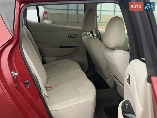 Красный Ниссан Лиф, объемом двигателя 0 л и пробегом 141 тыс. км за 4800 $, фото 26 на Automoto.ua