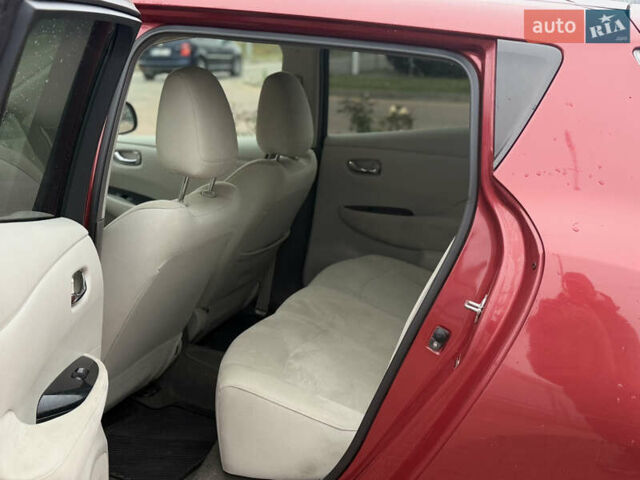 Красный Ниссан Лиф, объемом двигателя 0 л и пробегом 141 тыс. км за 4800 $, фото 16 на Automoto.ua