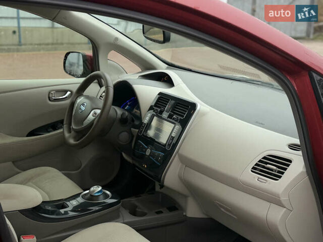 Красный Ниссан Лиф, объемом двигателя 0 л и пробегом 141 тыс. км за 4800 $, фото 23 на Automoto.ua