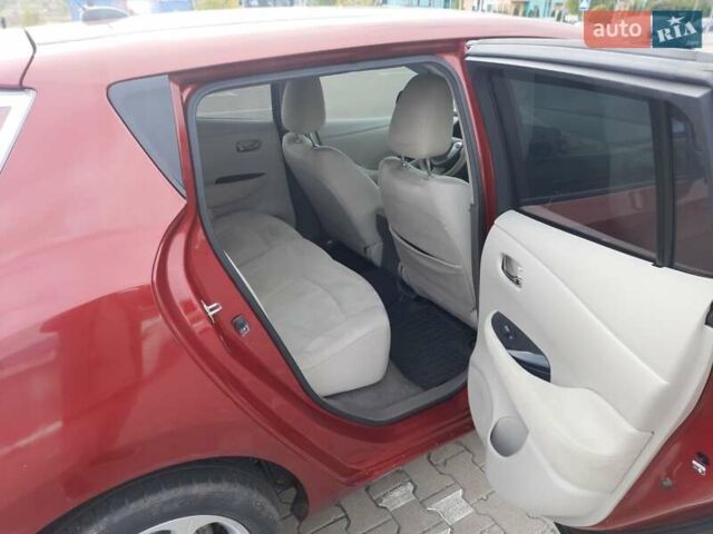 Красный Ниссан Лиф, объемом двигателя 0 л и пробегом 137 тыс. км за 3000 $, фото 4 на Automoto.ua