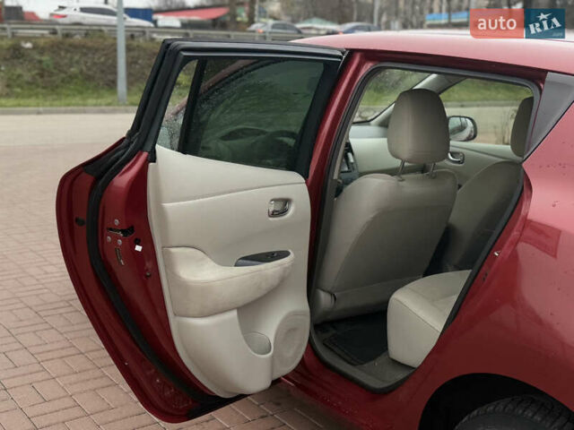 Красный Ниссан Лиф, объемом двигателя 0 л и пробегом 141 тыс. км за 4800 $, фото 17 на Automoto.ua