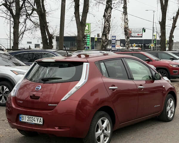 Красный Ниссан Лиф, объемом двигателя 0 л и пробегом 141 тыс. км за 4800 $, фото 33 на Automoto.ua