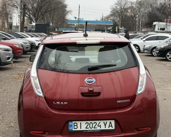 Красный Ниссан Лиф, объемом двигателя 0 л и пробегом 141 тыс. км за 4800 $, фото 31 на Automoto.ua