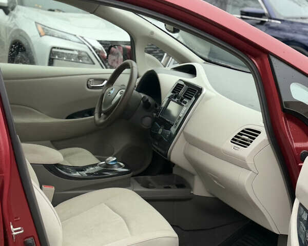 Красный Ниссан Лиф, объемом двигателя 0 л и пробегом 141 тыс. км за 4800 $, фото 35 на Automoto.ua