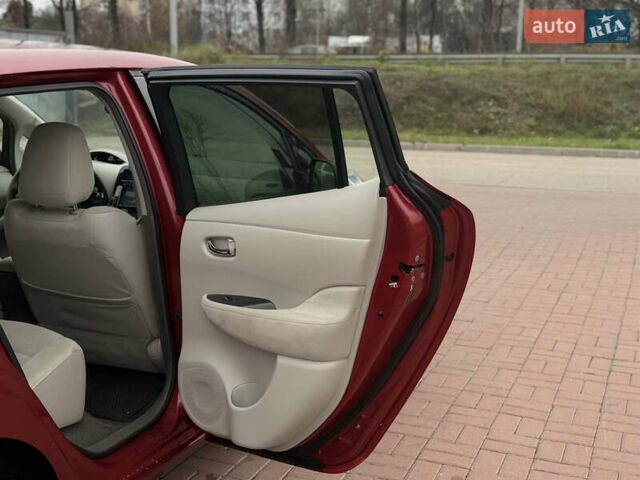 Красный Ниссан Лиф, объемом двигателя 0 л и пробегом 141 тыс. км за 4800 $, фото 27 на Automoto.ua