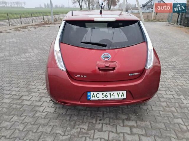 Красный Ниссан Лиф, объемом двигателя 0 л и пробегом 129 тыс. км за 4800 $, фото 3 на Automoto.ua