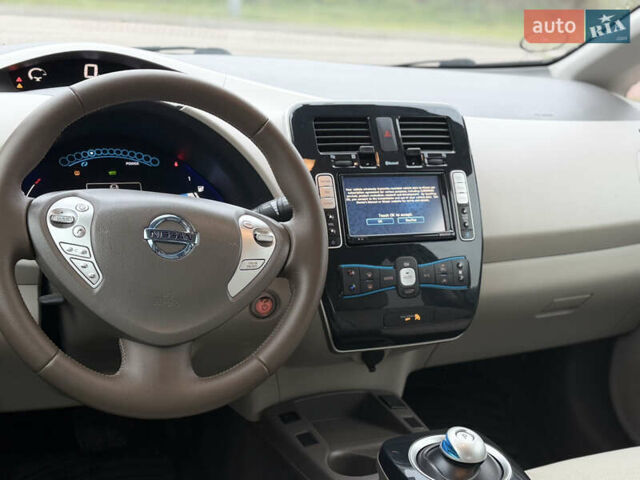 Красный Ниссан Лиф, объемом двигателя 0 л и пробегом 141 тыс. км за 4800 $, фото 18 на Automoto.ua