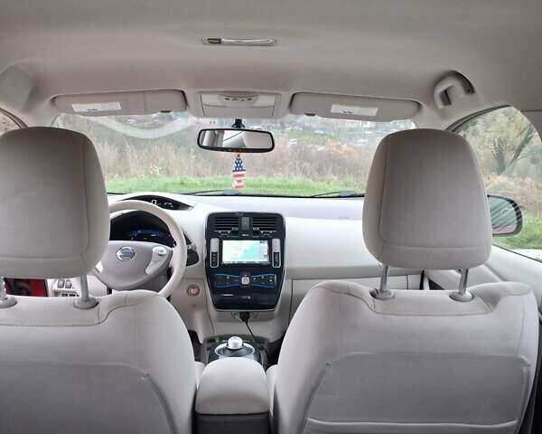 Красный Ниссан Лиф, объемом двигателя 0 л и пробегом 111 тыс. км за 4900 $, фото 8 на Automoto.ua