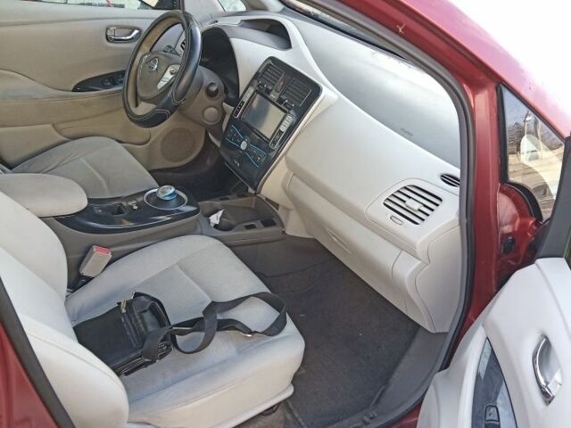 Красный Ниссан Лиф, объемом двигателя 0 л и пробегом 170 тыс. км за 3800 $, фото 7 на Automoto.ua