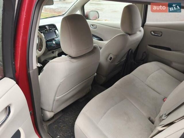 Ниссан Лиф 2011 в Прилуках на Automoto.ua Красный Ниссан Лиф, объемом двигателя 0 л и пробегом 135 тыс. км за 4300 $, фото 2 на Automoto.ua